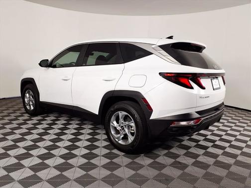 2023 Hyundai TUCSON SE