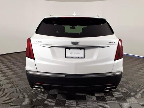 Crystal White Tricoat 2022 Cadillac XT5 FWD Luxury