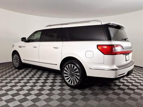 White Platinum Metallic Tri-Coat 2018 Lincoln Navigator L Reserve