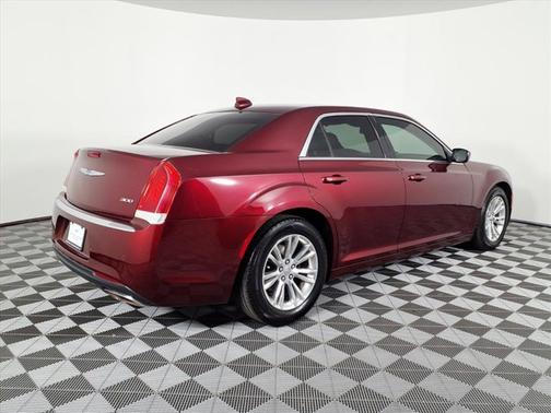 2019 Chrysler 300 Touring L