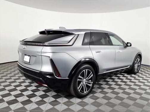 Argent Silver Metallic 2024 Cadillac LYRIQ Luxury