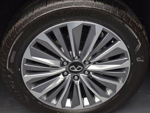 2025 INFINITI QX80 Luxe