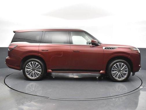 2025 INFINITI QX80 Luxe