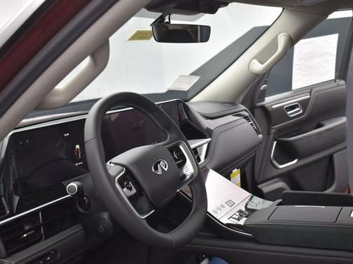 2025 INFINITI QX80 Luxe