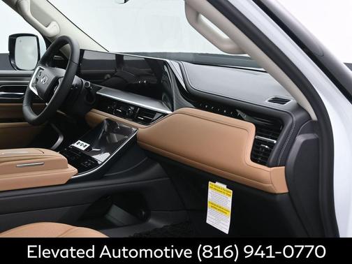 Radiant White 2026 INFINITI QX80 Luxe