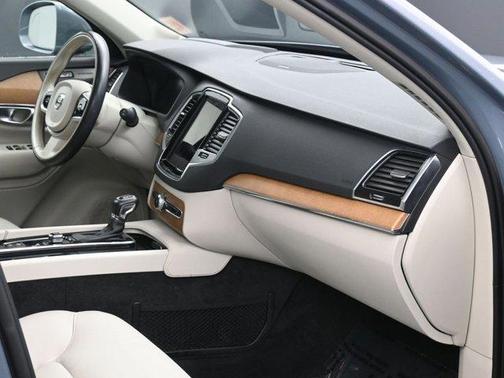 2021 Volvo XC90 T6 Momentum 6 Passenger