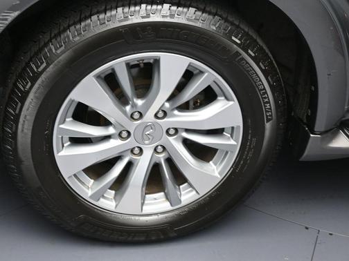 2016 INFINITI QX80 Base