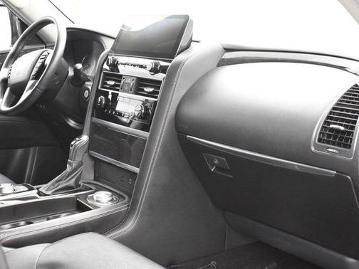 2022 INFINITI QX80 Luxe
