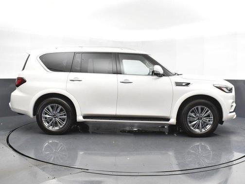 2022 INFINITI QX80 Luxe