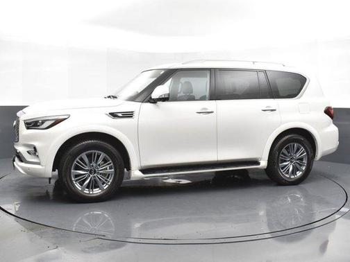 2022 INFINITI QX80 Luxe