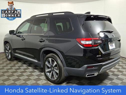 Crystal Black Pearl 2025 Honda Pilot Touring 8-Passenger
