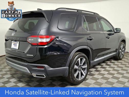 Crystal Black Pearl 2025 Honda Pilot Touring 8-Passenger