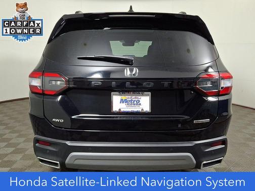 Crystal Black Pearl 2025 Honda Pilot Touring 8-Passenger