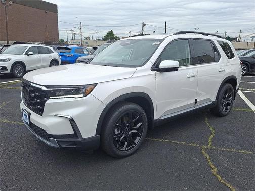 2025 Honda Pilot Touring 8-Passenger