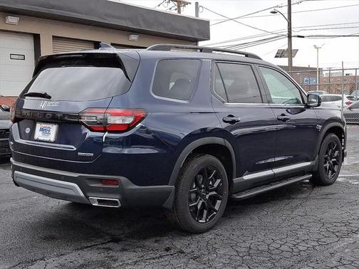 2025 Honda Pilot Touring 8-Passenger
