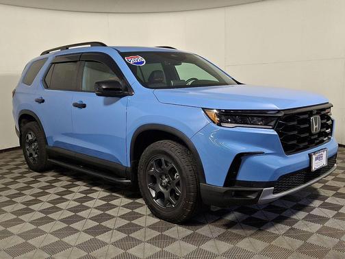 Diffused Sky Pearl 2025 Honda Pilot TrailSport