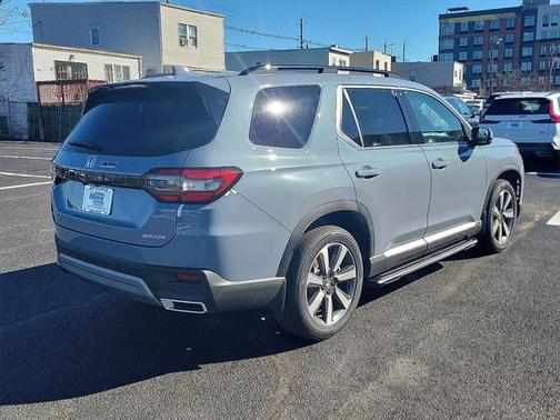 2025 Honda Pilot Touring 8-Passenger
