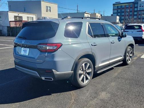 2025 Honda Pilot Touring 8-Passenger