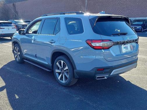 2025 Honda Pilot Touring 8-Passenger