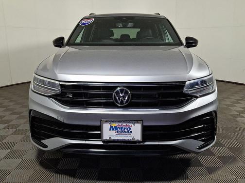 Silver Metallic 2022 Volkswagen Tiguan 2.0T SE R-Line Black 4MOTION