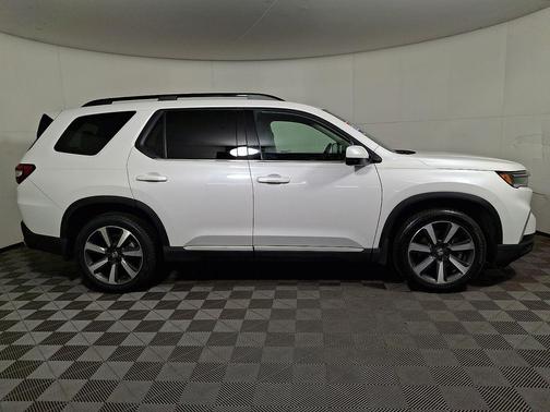 2023 Honda Pilot Touring 8-Passenger