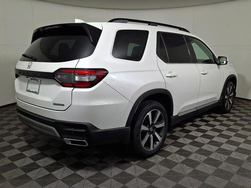2023 Honda Pilot Touring 8-Passenger