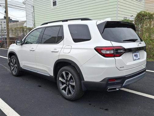 2025 Honda Pilot Touring 8-Passenger