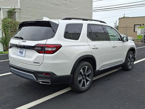 2025 Honda Pilot Touring 8-Passenger
