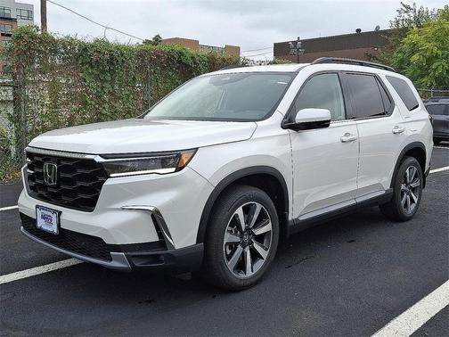 2025 Honda Pilot Touring 8-Passenger