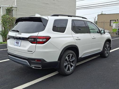 2025 Honda Pilot Touring 8-Passenger