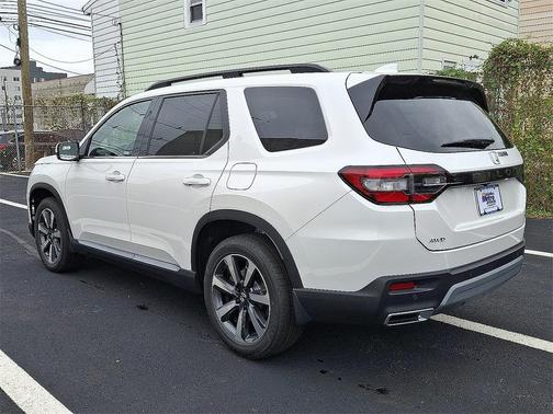 2025 Honda Pilot Touring 8-Passenger