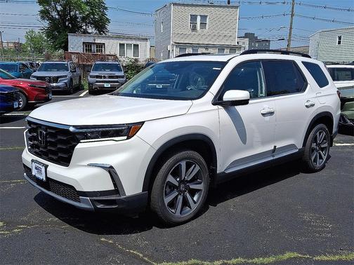 2025 Honda Pilot Touring 8-Passenger