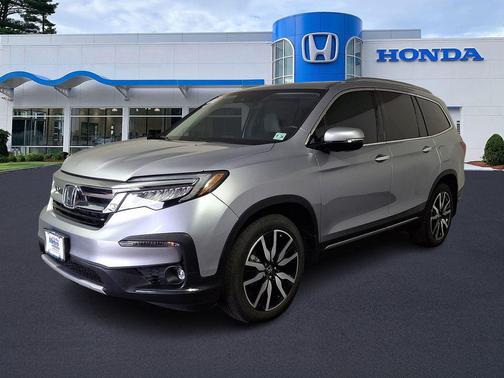 Lunar Silver Metallic 2022 Honda Pilot AWD Elite