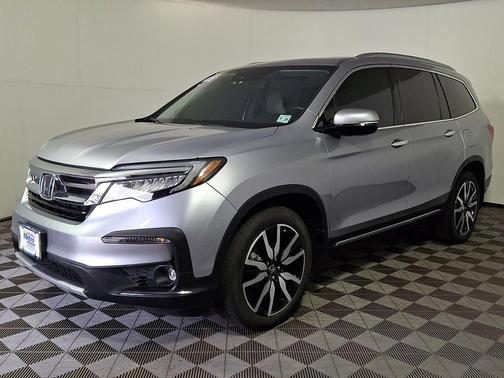 Lunar Silver Metallic 2022 Honda Pilot AWD Elite