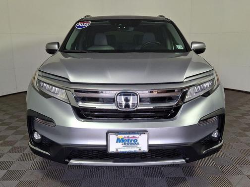 Lunar Silver Metallic 2022 Honda Pilot AWD Elite
