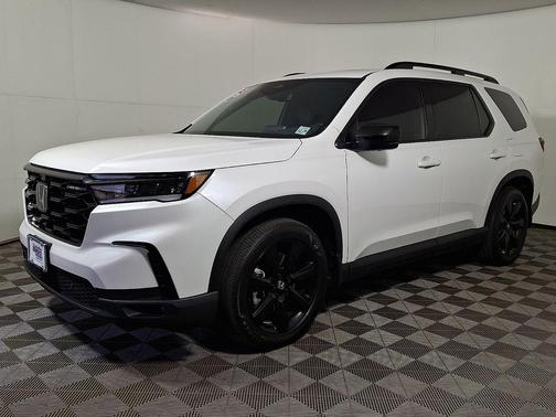 Crystal Black Pearl 2025 Honda Pilot Black Edition
