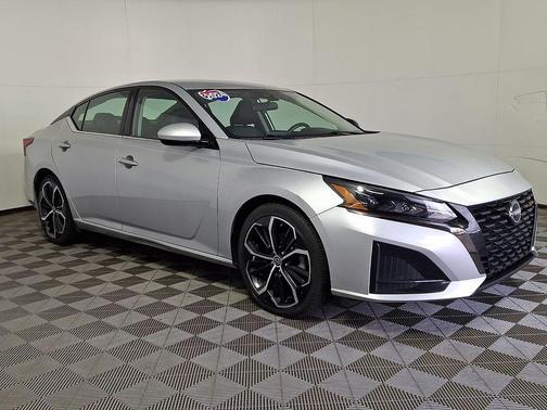 Brilliant Silver Metallic 2024 Nissan Altima SR FWD