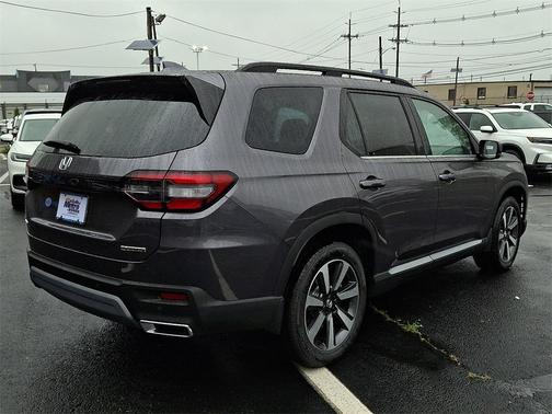 2025 Honda Pilot Touring 8-Passenger