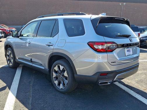 Solar Silver Metallic 2026 Honda Pilot Elite