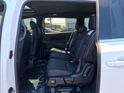 Platinum White Pearl 2026 Honda Odyssey Sport-L