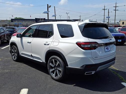 2025 Honda Pilot Touring 8-Passenger