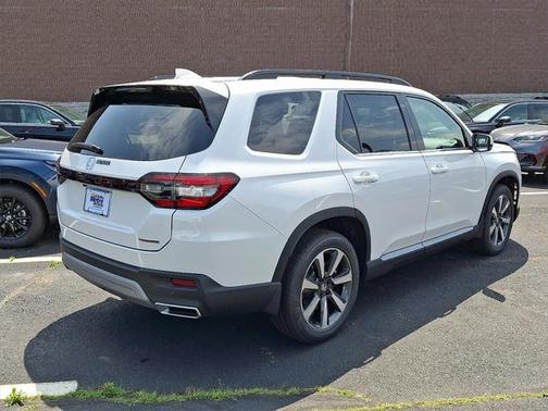 2025 Honda Pilot Touring 8-Passenger