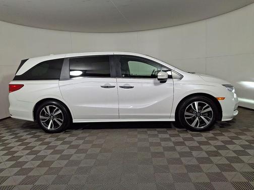 Platinum White Pearl 2024 Honda Odyssey Touring