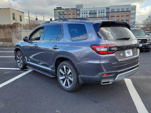 2025 Honda Pilot Touring 8-Passenger