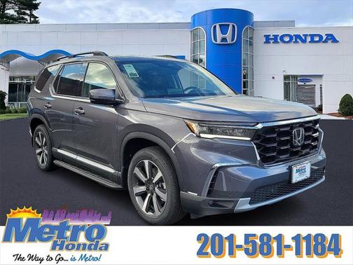 2025 Honda Pilot Touring 8-Passenger