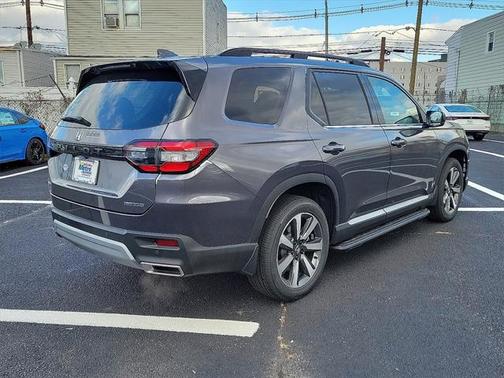 2025 Honda Pilot Touring 8-Passenger