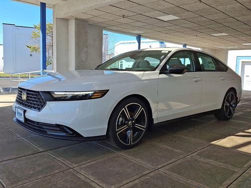 Platinum White Pearl 2026 Honda Accord SE