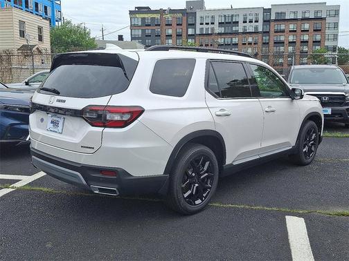 2025 Honda Pilot Touring 8-Passenger