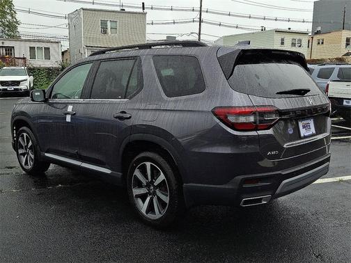 2025 Honda Pilot Touring 8-Passenger