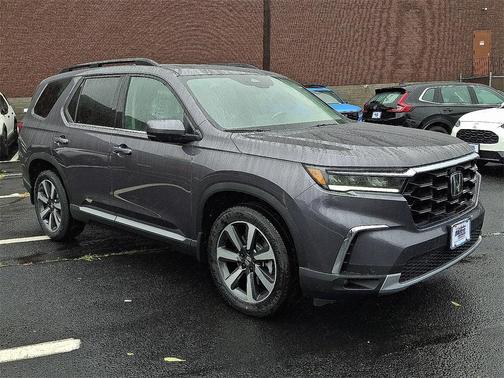 2025 Honda Pilot Touring 8-Passenger
